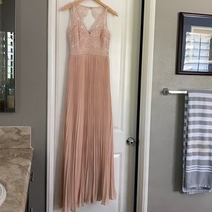 Lulus bridesmaid dress never worn. Size XS